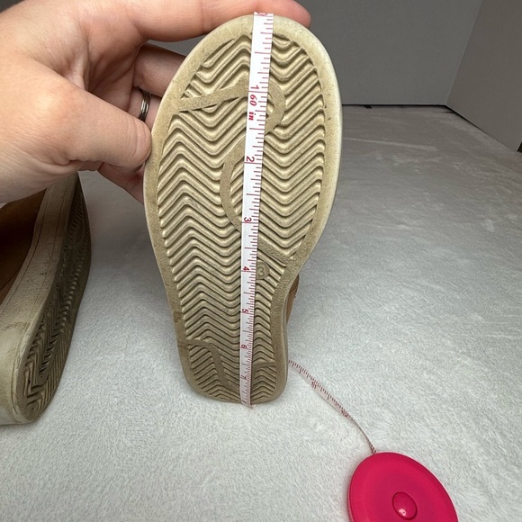 Cozy Tan Ankle Boots with Faux Fur Lining - Picture 10 of 13